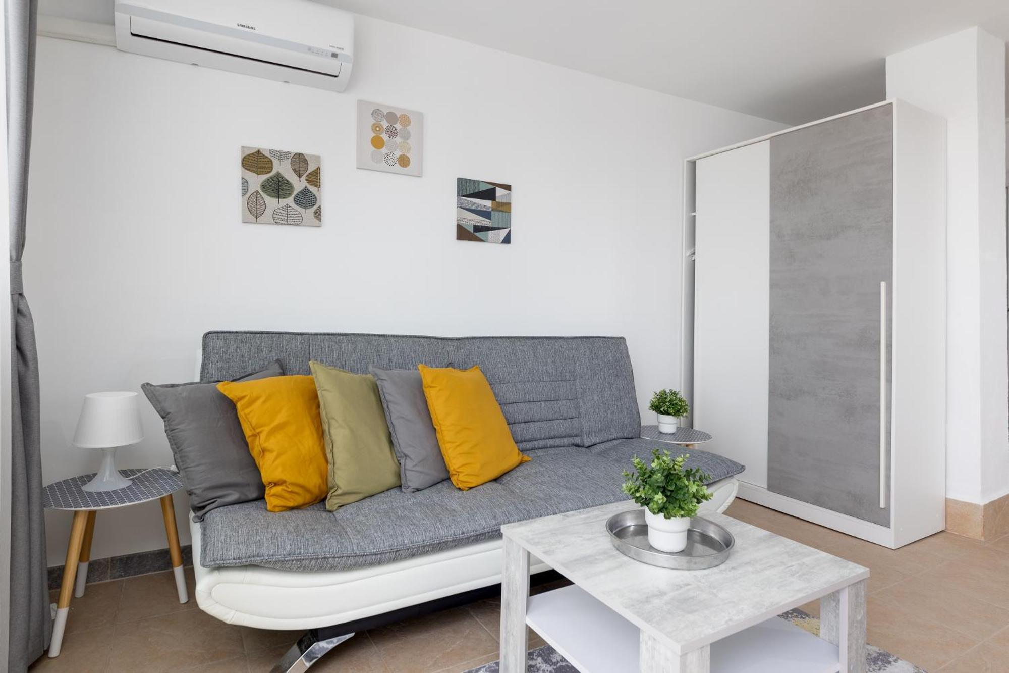 Cosy Apartment Near The Sea Торевиеха Екстериор снимка