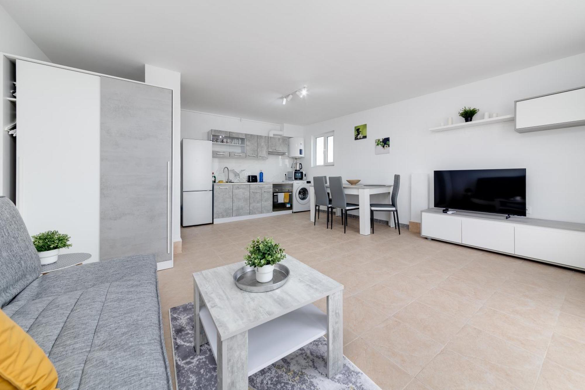 Cosy Apartment Near The Sea Торевиеха Екстериор снимка